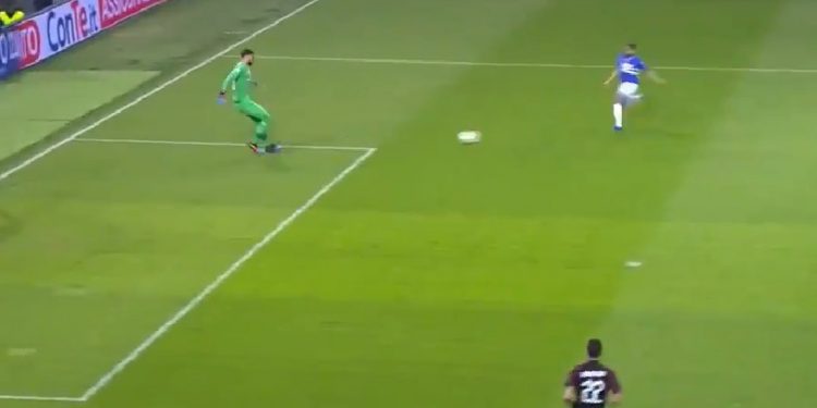 Bramkarz Milanu popełnił kuriozalny błąd [WIDEO]