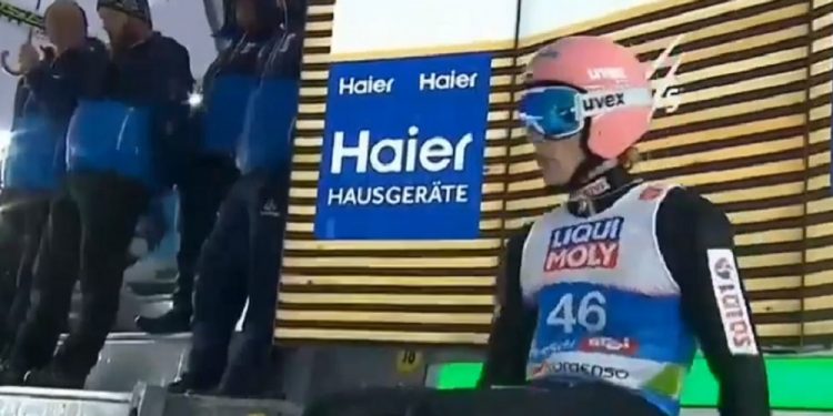 Z trzeciej dziesiątki do złota mistrzostw świata. Ten skok dał zwycięstwo Dawidowi Kubackiemu [WIDEO]