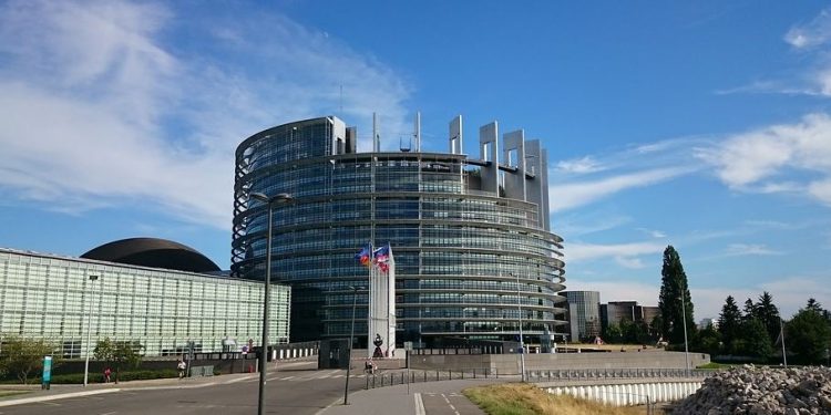 Najnowszy sondaż. Koalicja Europejska wygrywa z PiS