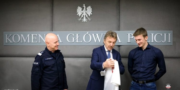 Obezwładnił nożownika, który zaatakował kobiety. Dostał niespodziewaną nagrodę [FOTO]