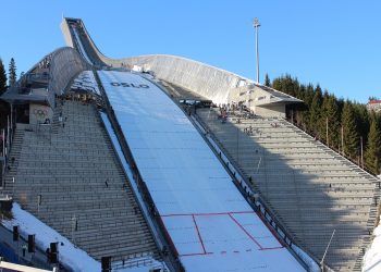 Raw Air w Oslo. Norwegia zwyciężyła w loteryjnym konkursie. Pech Kamila Stocha