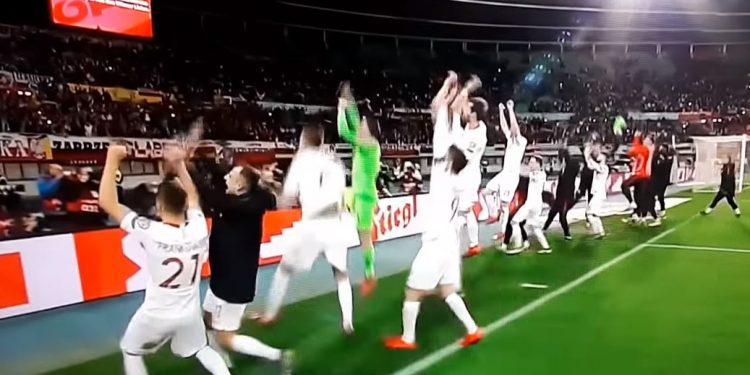 Kapitalny gest polskich piłkarzy wobec kibiców [WIDEO]