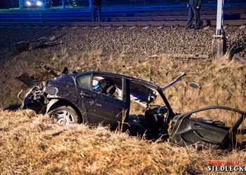 Tragedia na przejeździe kolejowym. Zderzyli się z nadjeżdżającym pociągiem [FOTO]