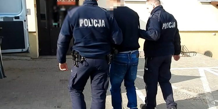 Więzili i dręczyli 34-latka. Policja ujawnia wstrząsające szczegóły sprawy [FOTO]