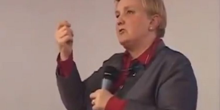 Róża Thun dostrzegła różaniec u taksówkarza. „Od razu myślę, że pisior”