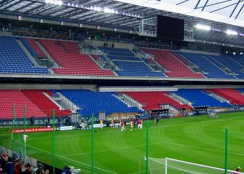 Wisła Kraków zakazuje kibicom wywieszania kontrowersyjnych flag