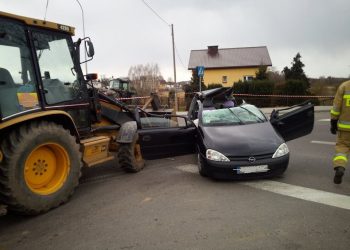 Stalowa lina przecięła auto na pół. Kobieta w ciężkim stanie [FOTO]