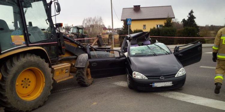 Stalowa lina przecięła auto na pół. Kobieta w ciężkim stanie [FOTO]