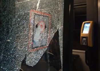 17-latek strzelał z wiatrówki w autobus pełen pasażerów. Śrut przeleciał tuż nad głową kierowcy [FOTO]