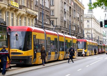 Awantura w warszawskim tramwaju. Poszło o psa na siedzeniu
