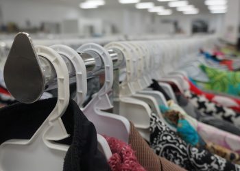 Popularna sieć odzieżowa ogłosiła upadłość. Zamyka sklepy w Polsce