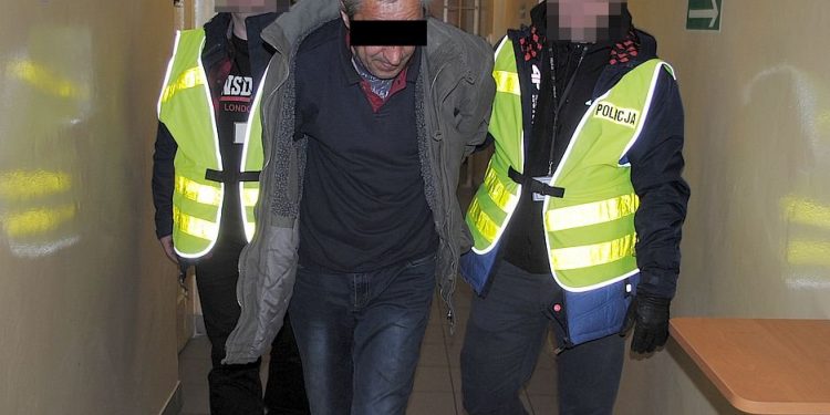 Lubelskie: Zaatakował policjanta widłami. Wcześniej groził matce śmiercią [FOTO]