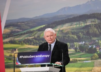 500 zł na krowę i 100 zł na tucznika. Kaczyński złożył nowe obietnice