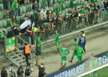 Awantura po meczu Śląska Wrocław. Kibice zabrali piłkarzowi koszulkę