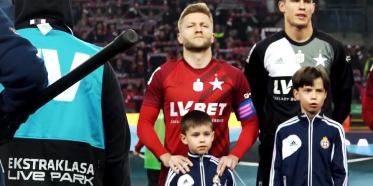 Kim jest dziewczynka, która wyszła na boisko z Błaszczykowskim?