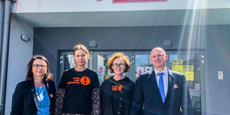 W tej szkole strajkują tylko dwie nauczycielki. „Bohaterki”