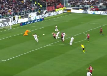 Krzysztof Piątek pokonał Wojtka Szczęsnego w meczu Serie A!