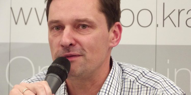 „Różaniec zawieszony i od razu myślę, że pisior”. Ziemiec odpowiada eurodeputowanej PO