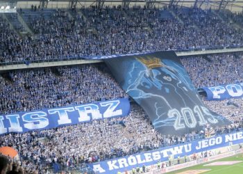 Kibice Lecha Poznań uderzyli w swoich piłkarzy. Mocne transparenty