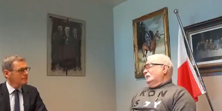 Wałęsa: mój Pan Bóg jest z komputera najnowszej generacji