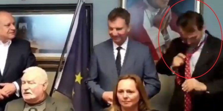 Politycy PO u Wałęsy. Zabawne kulisy wizyty [WIDEO]