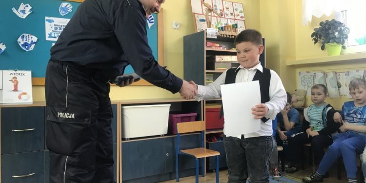 6-latek uratował 3-latka, który wyskoczył z okna. „Nie czuję się bohaterem” [FOTO]