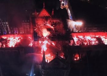 Pożar katedry Notre Dame. Jedno zdjęcie pokazuje ogrom tragedii [WIDEO]