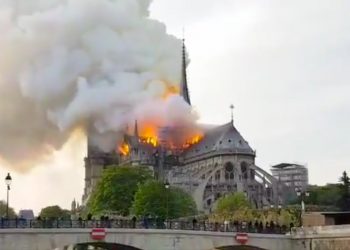 Płonie katedra Notre Dame w Paryżu! [FOTO+WIDEO]