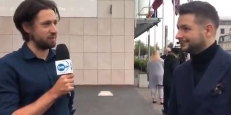 Zabawna wymiana zdań pomiędzy komentatorem TVN a Jakim