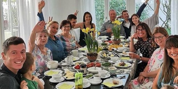 Lewandowscy pokazali zdjęcie ze świąt. Dali też wyraz swojej wiary