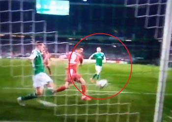 Lewandowski zdobył dwa gole. Zaliczył też spektakularną wtopę [WIDEO]
