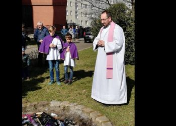 Jest reakcja diecezji ws. spalenia książek przez księdza