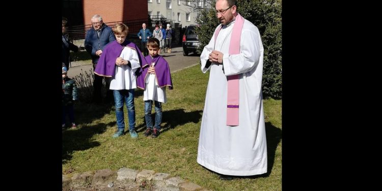 Jest reakcja diecezji ws. spalenia książek przez księdza