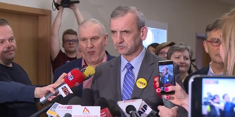 Ile szkół strajkuje? Broniarz podał dane