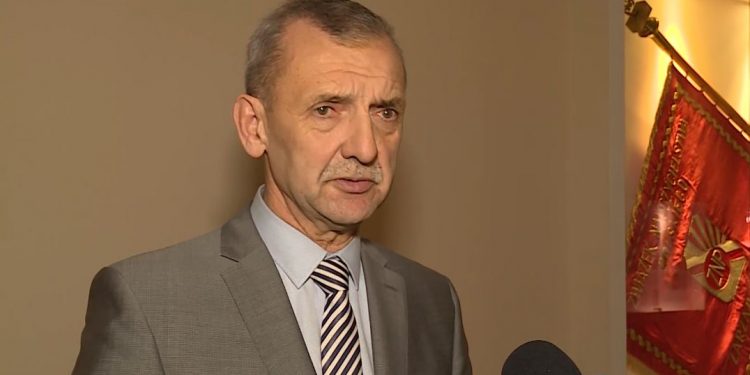 Broniarz ironicznie odpowiedział Szydło