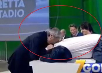 Piątek strzela, Crudelli szaleje. Komentator zdarł marynarkę z mężczyzny