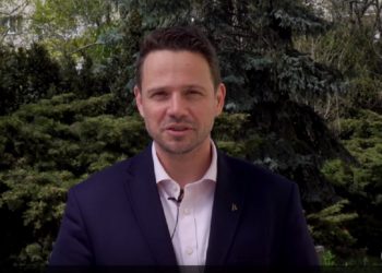 Trzaskowski przegrał z Konfederacją. Teraz zwrócił się do rządu