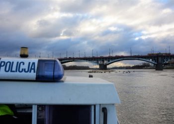 Warszawa: Dwóch mężczyzn wyciągniętych z nurtu Wisły [FOTO]