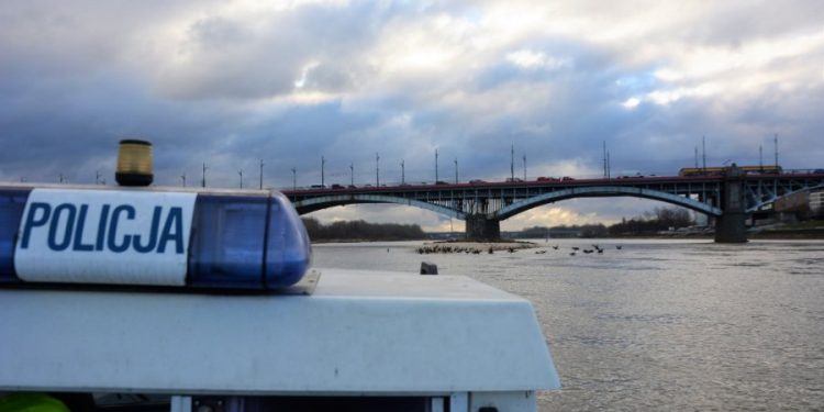 Warszawa: Dwóch mężczyzn wyciągniętych z nurtu Wisły [FOTO]