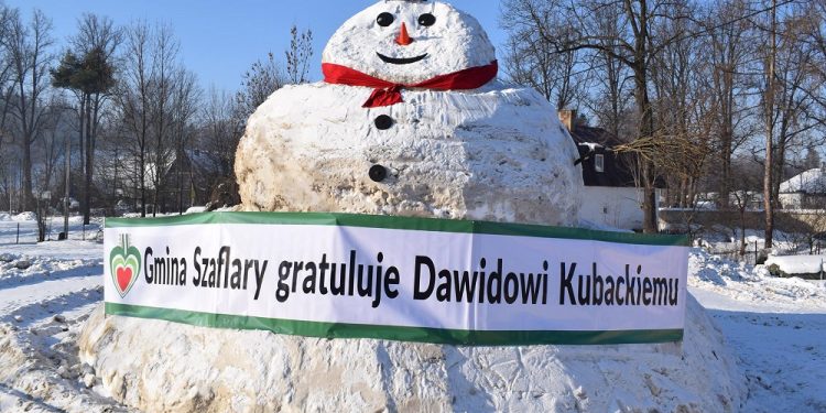 Mieszkańcy ulepili bałwana dla Dawida Kubackiego. Grozi im olbrzymia kara!