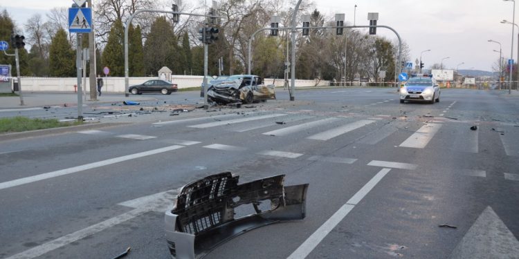 Chełm: Rajd pijanego kierowcy w centrum miasta. Siedem osób w szpitalu [FOTO]