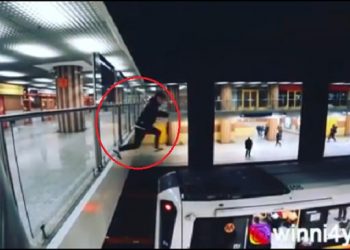 Warszawa: Młody mężczyzna wskoczył na dach metra [WIDEO]