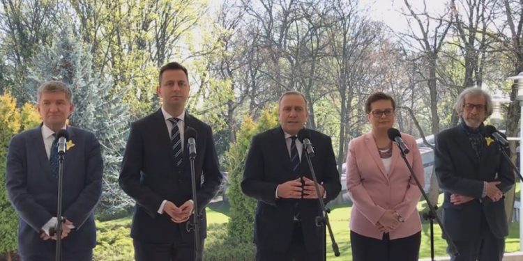 Koalicja Europejska zapowiada ogromne podwyżki dla nauczycieli. Podpisano deklarację