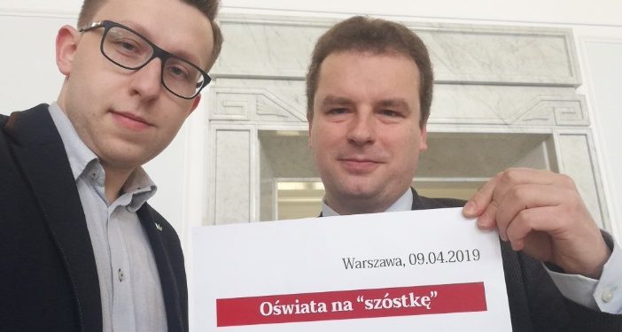 Partia KORWiN ma pomysł na oświatę. Przedstawiła sześć postulatów [WIDEO]