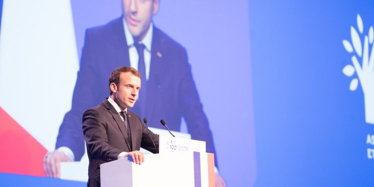Macron o wykluczaniu państw ze strefy Schengen. Odpowiedział mu Morawiecki