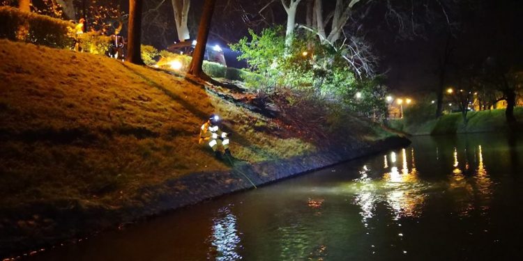 Gdzie jest Dariusz Góral? Fosę przeszukano za pomocą sonaru. Na miejscu pies tropiący zwłoki [FOTO]