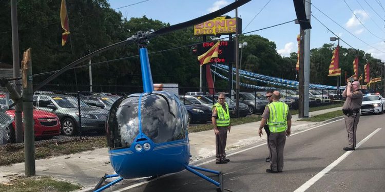 Helikopter spadł na autostradę. Nie żyje kierowca