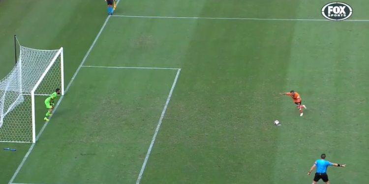 Zdumiewający rzut karny w lidze australijskiej. Ośmieszył bramkarza [WIDEO]