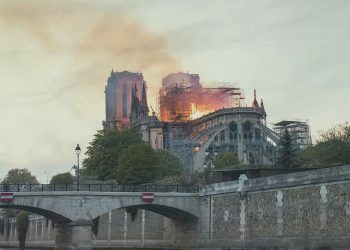 Pożar katedry Notre Dame. Na północnej dzwonnicy odkryto kamerę