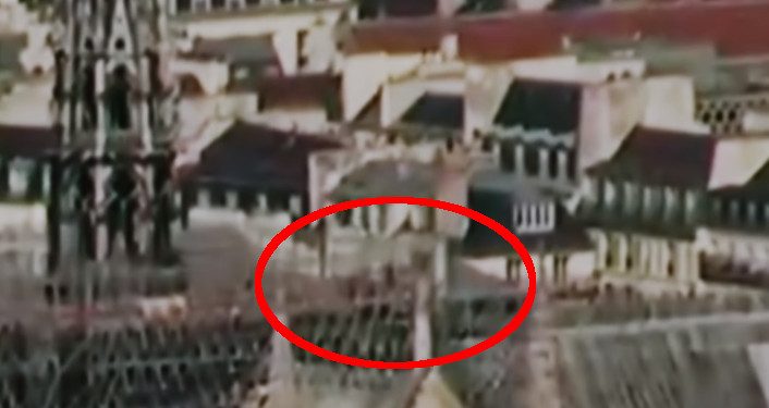 Pożar Notre Dame. Tajemnicze postaci na dachu katedry [WIDEO]